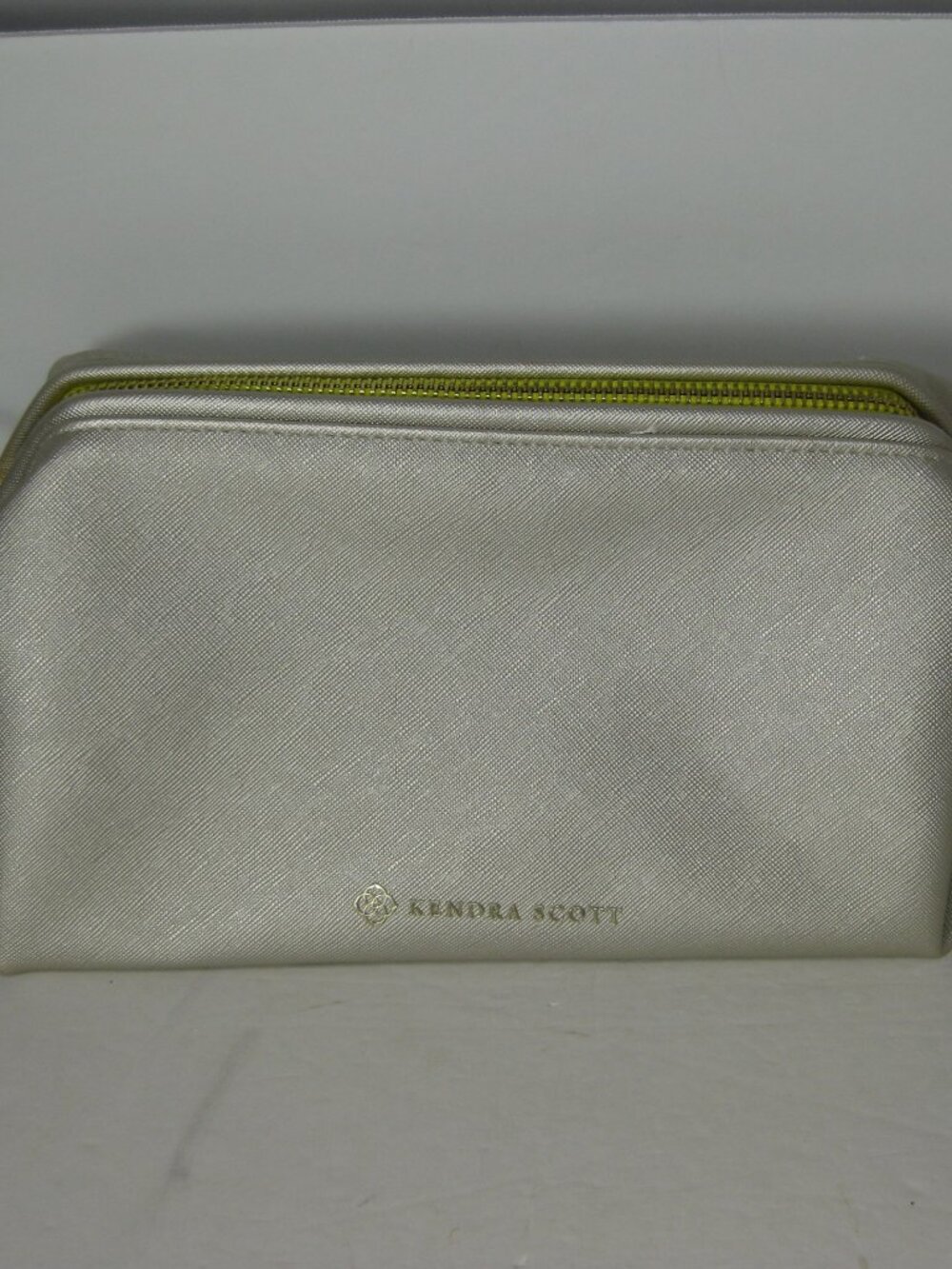 KENDRA SCOTT Make Up Cosmetics Zip Bag Dopp Pouch Silver Gold NWT